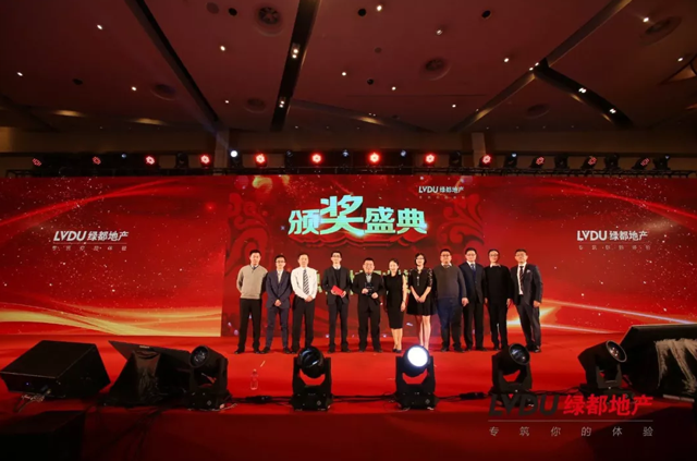 2018不朽情缘地产筑梦，再启程！不朽情缘迎新年会盛猛进行
