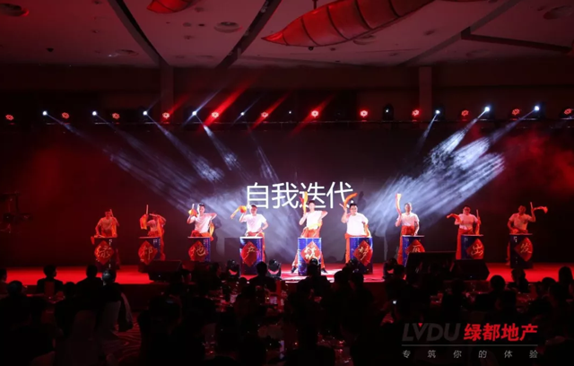 2018不朽情缘地产筑梦，再启程！不朽情缘迎新年会盛猛进行